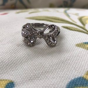 Avon Take a Bow Ring